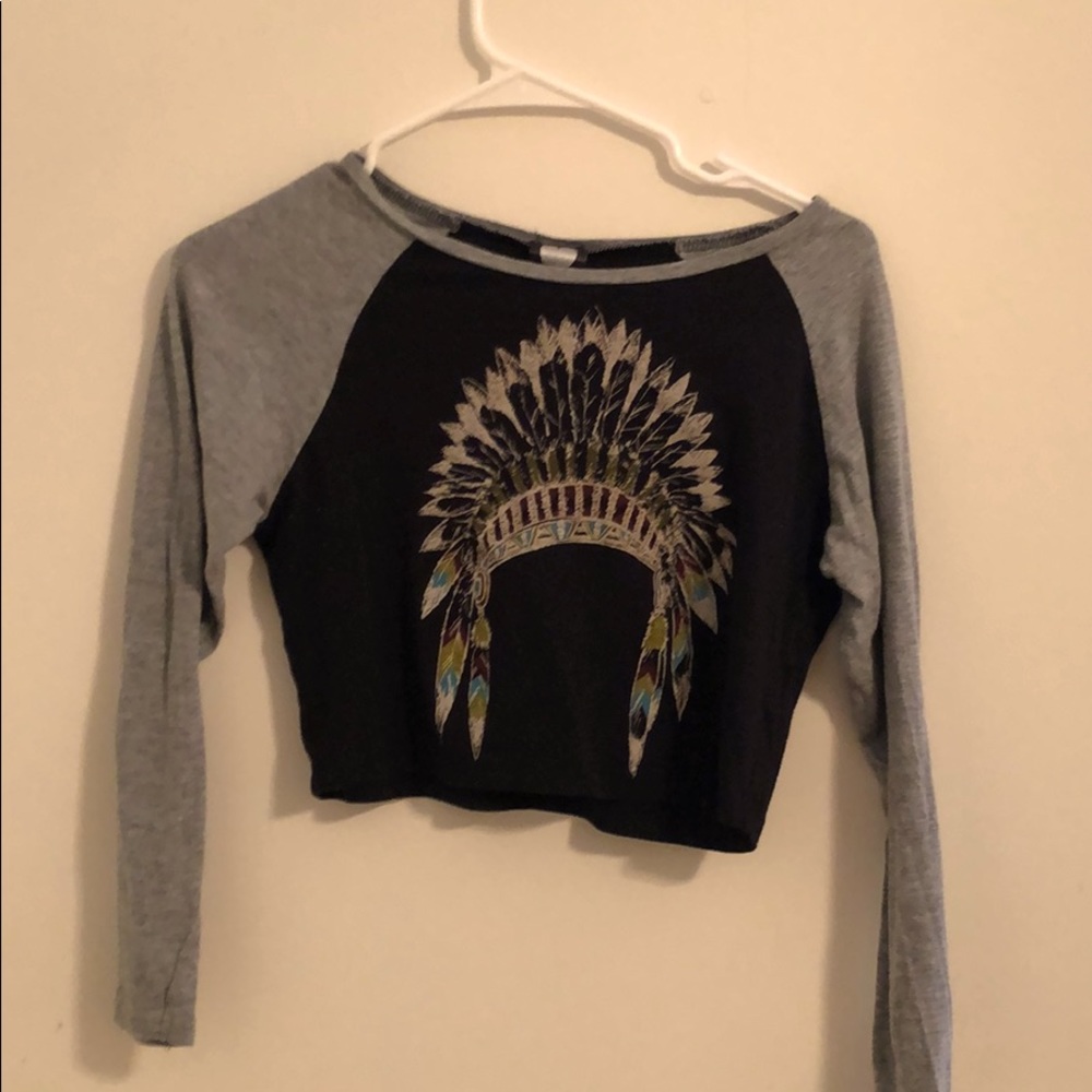 Black and grey long sleeve crop top